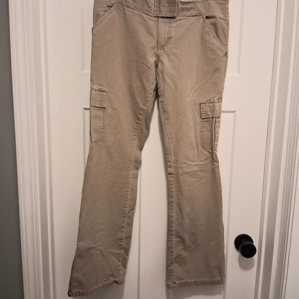 2 Pair Old Navy Womens Cargo Pants in Khaki and Beige, Lot Of 2! - Picture 7 of 7